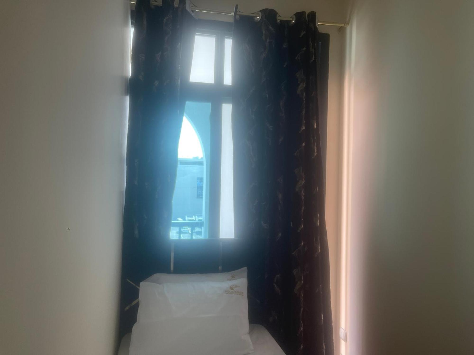 Four Stars Hostel Dubai Exterior foto