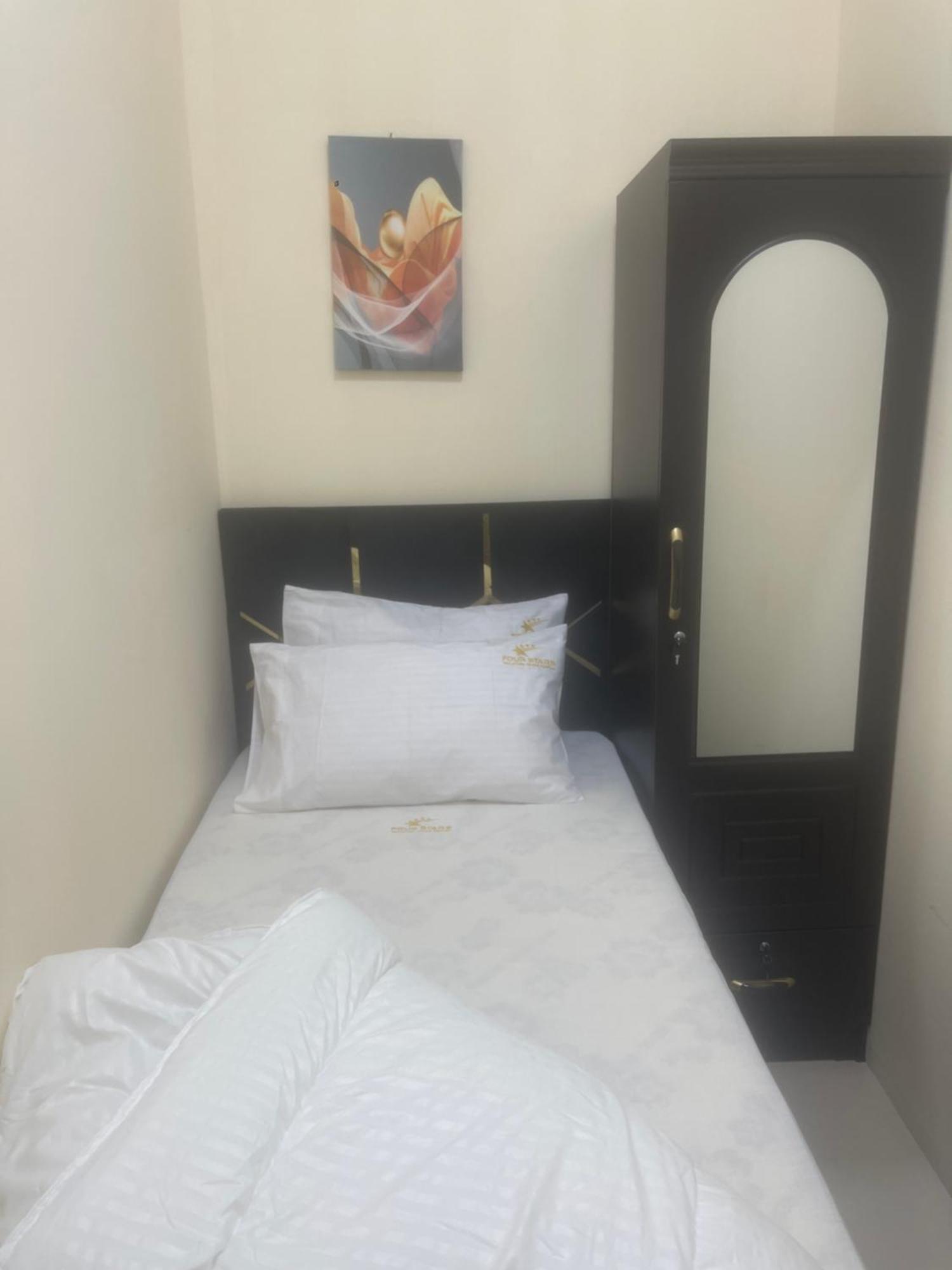 Four Stars Hostel Dubai Exterior foto
