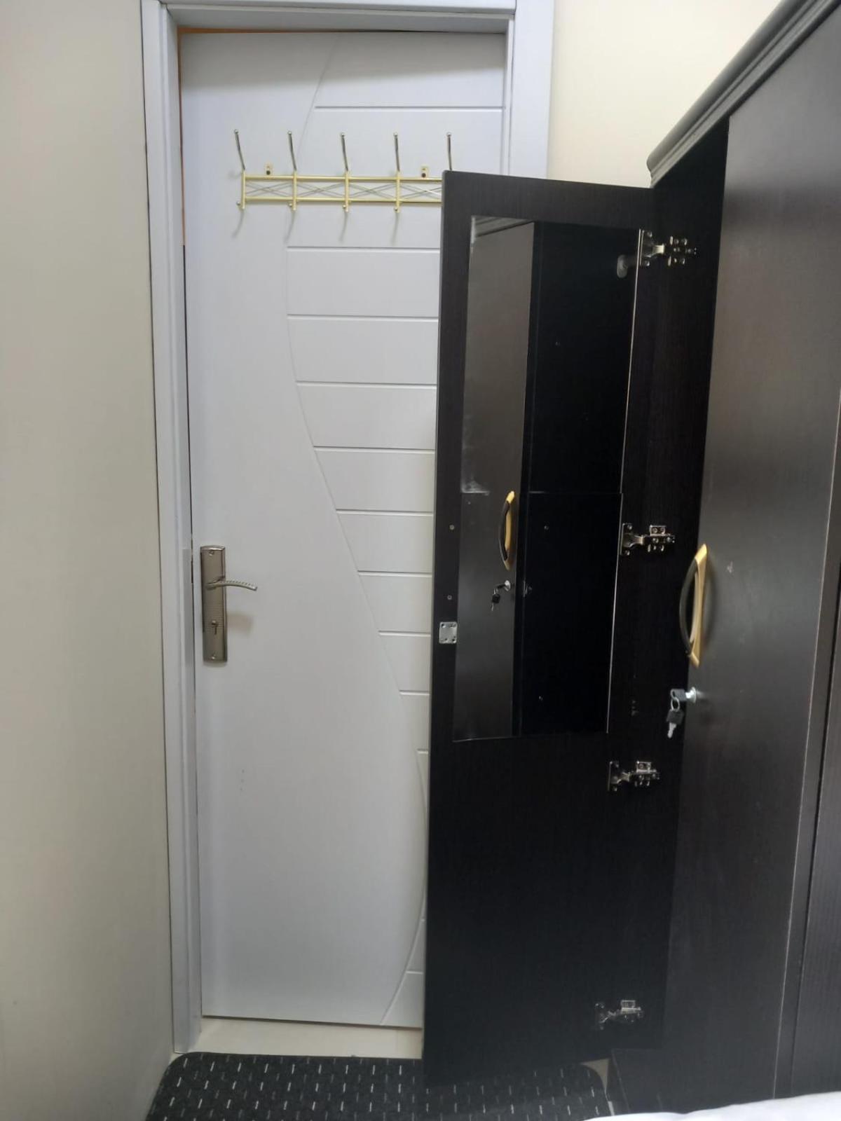 Four Stars Hostel Dubai Exterior foto
